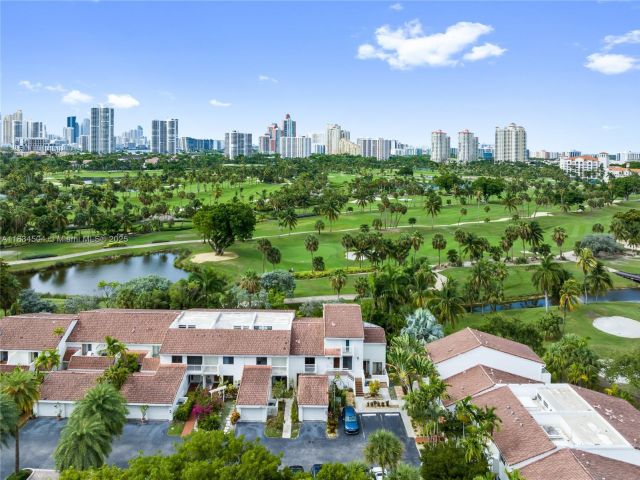 Продажа дома по адресу 20218 NE 34th Ct 52 - фото 6250350