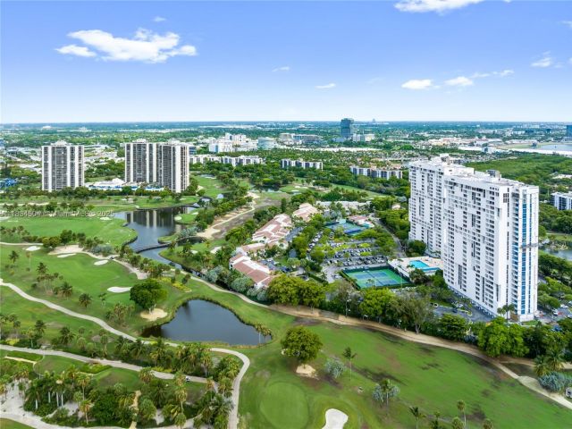 Продажа дома по адресу 20218 NE 34th Ct 52 - фото 6250351