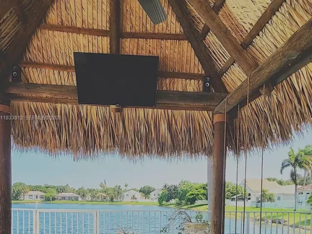 Продажа дома по адресу 3460 SW 52nd St - фото 6354921