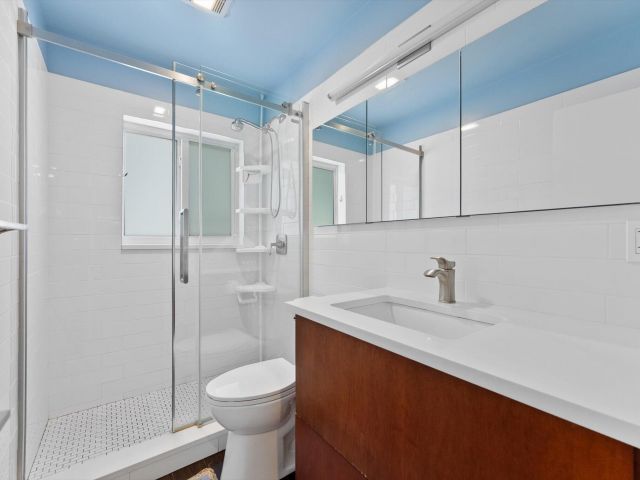 Продажа дома по адресу 1455 NE 4th Avenue - фото 6317900