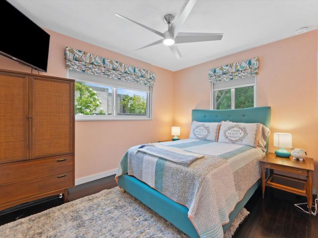 Продажа дома по адресу 1455 NE 4th Avenue - фото 6317901