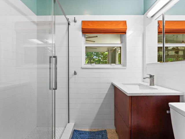 Продажа дома по адресу 1455 NE 4th Avenue - фото 6317902