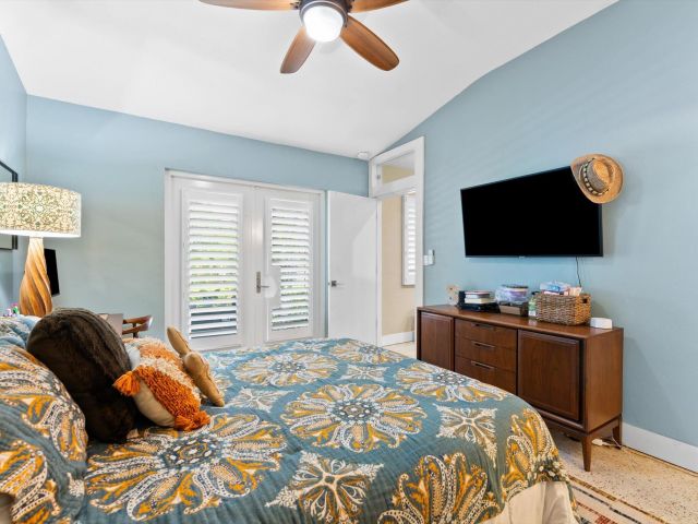 Продажа дома по адресу 1455 NE 4th Avenue - фото 6317903