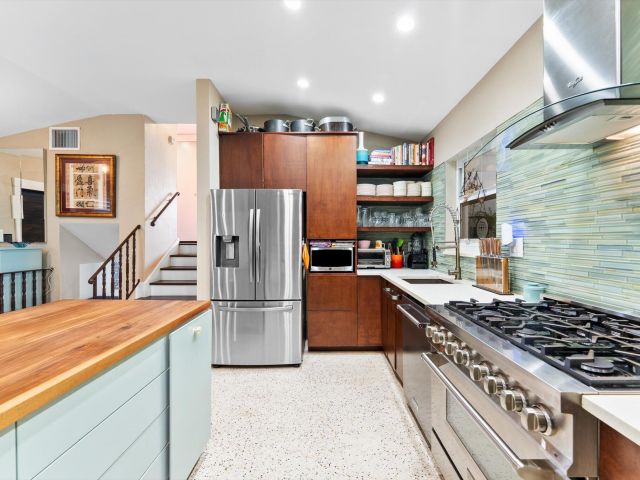 Продажа дома по адресу 1455 NE 4th Avenue - фото 6317905