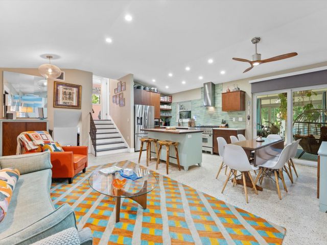 Продажа дома по адресу 1455 NE 4th Avenue - фото 6317908