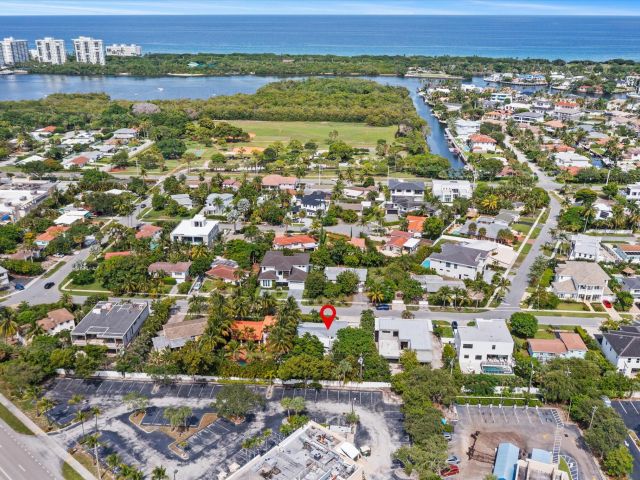 Продажа дома по адресу 1455 NE 4th Avenue - фото 6317914