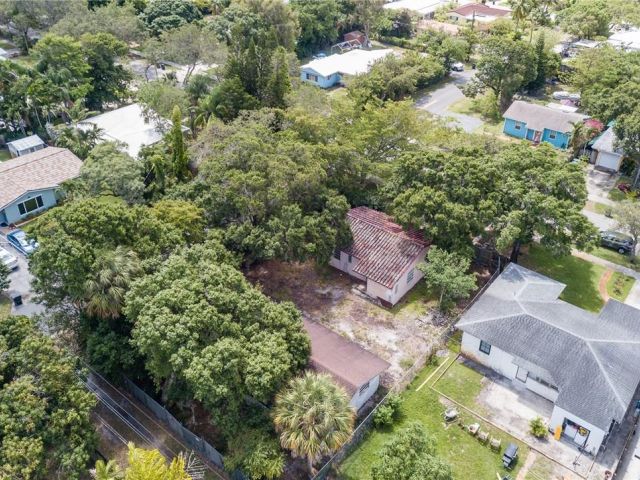 Продажа дома по адресу 801 SW 18th St - фото 6280978