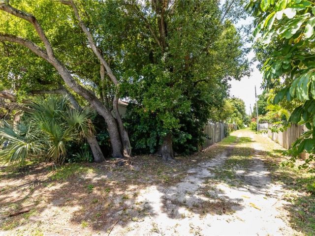 Продажа дома по адресу 801 SW 18th St - фото 6280979