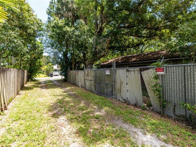 Продажа дома по адресу 801 SW 18th St - фото 6280980