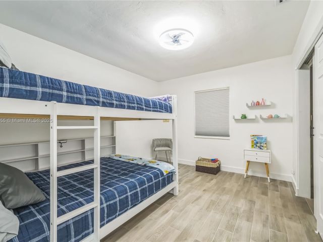 Продажа дома по адресу 1020 SW 4th Ave - фото 6255156