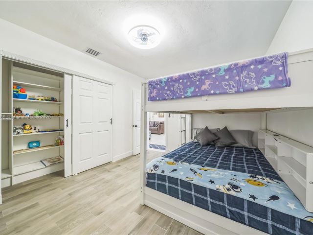 Продажа дома по адресу 1020 SW 4th Ave - фото 6255157