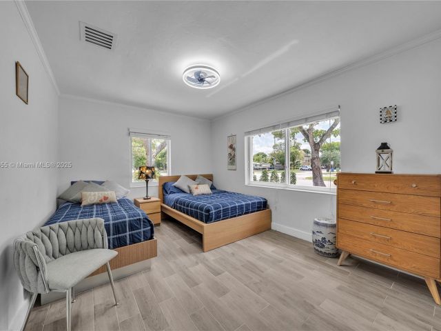 Продажа дома по адресу 1020 SW 4th Ave - фото 6255158