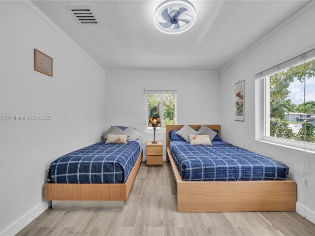 Продажа дома по адресу 1020 SW 4th Ave - фото 6255159