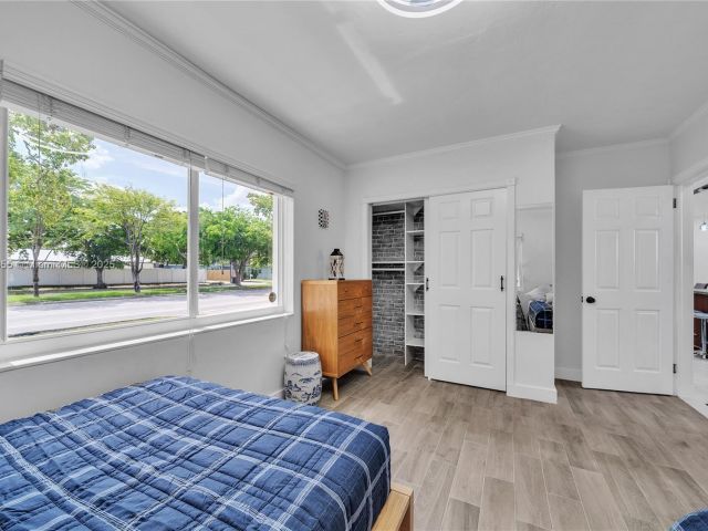Продажа дома по адресу 1020 SW 4th Ave - фото 6255160
