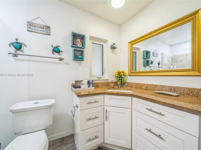 Продажа дома по адресу 1020 SW 4th Ave - фото 6255161