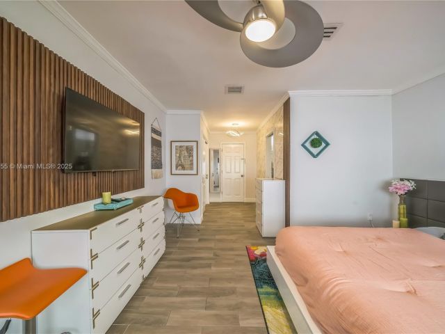 Продажа дома по адресу 1020 SW 4th Ave - фото 6255163