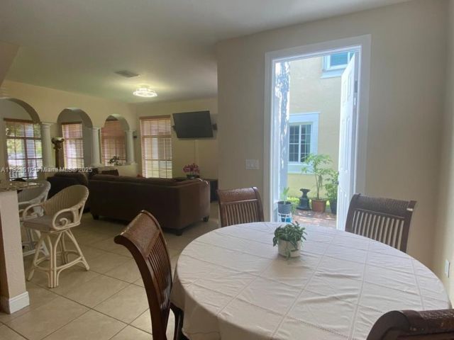 Продажа дома по адресу 27049 SW 142nd Ave - фото 6270472