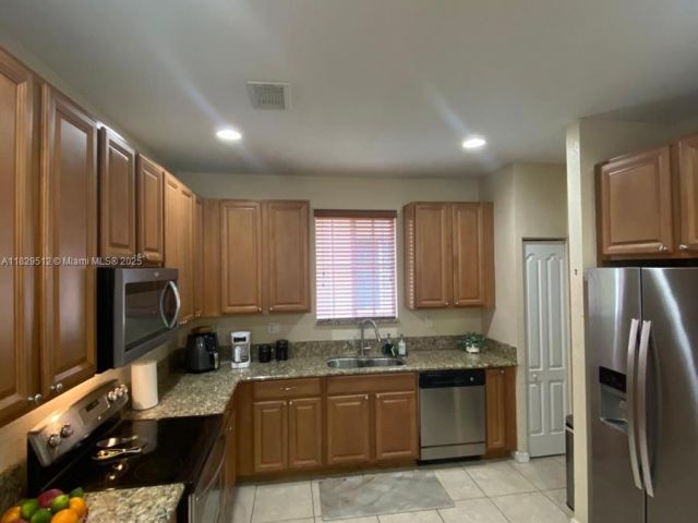 Продажа дома по адресу 27049 SW 142nd Ave - фото 6270474