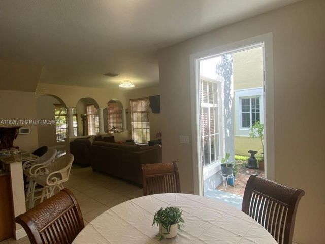 Продажа дома по адресу 27049 SW 142nd Ave - фото 6270475