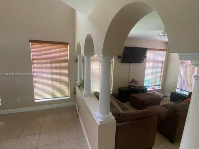 Продажа дома по адресу 27049 SW 142nd Ave - фото 6270480