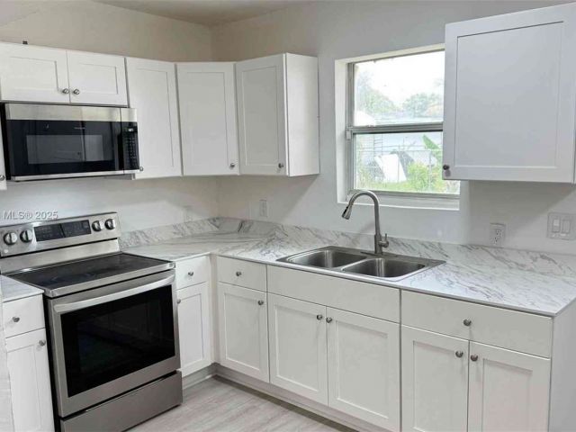 Продажа дома по адресу 16221 E Bunche Park Dr - фото 6256282