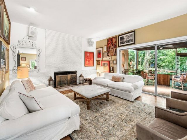 Продажа дома по адресу 3540 N Moorings Way - фото 6256558