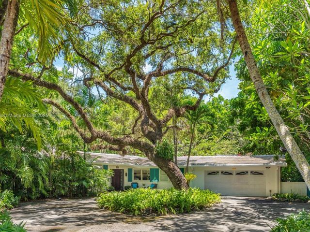 Продажа дома по адресу 3540 N Moorings Way - фото 6256561