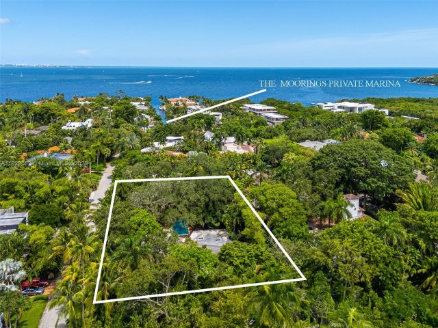 Продажа дома по адресу 3540 N Moorings Way - фото 6256563