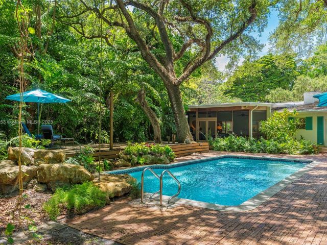 Продажа дома по адресу 3540 N Moorings Way - фото 6256566