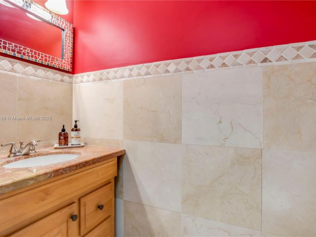 Продажа дома по адресу  - фото 6256935