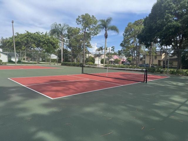 Дом в аренду по адресу 1364 Climbing Rose Lane - фото 6285514