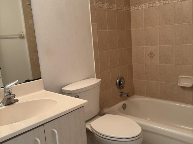 Дом в аренду по адресу 1364 Climbing Rose Lane - фото 6285516