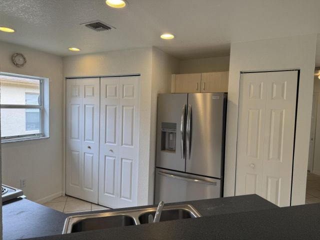 Дом в аренду по адресу 1364 Climbing Rose Lane - фото 6285527