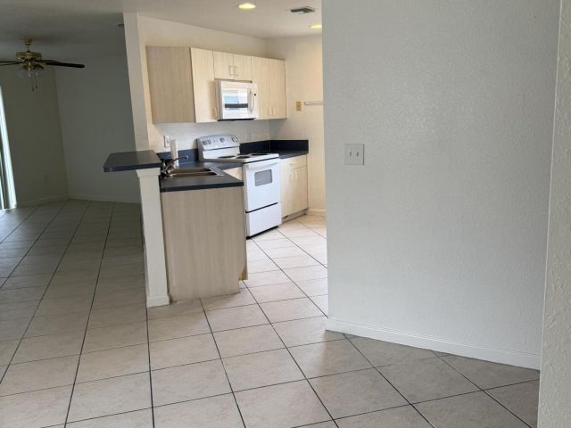 Дом в аренду по адресу 1364 Climbing Rose Lane - фото 6285528