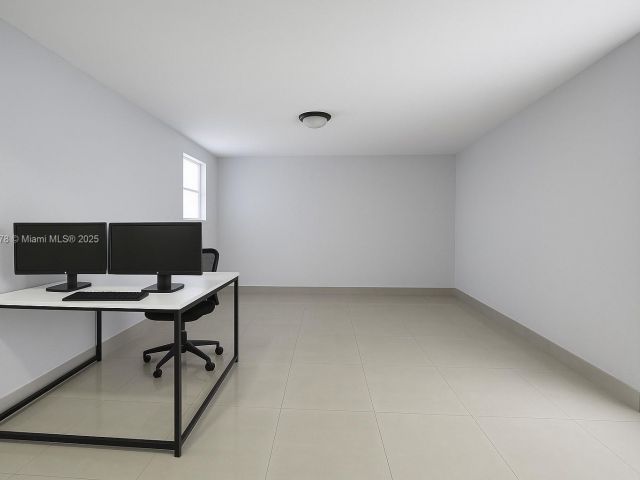 Продажа дома по адресу 1320 NW 179th Ter - фото 6256867