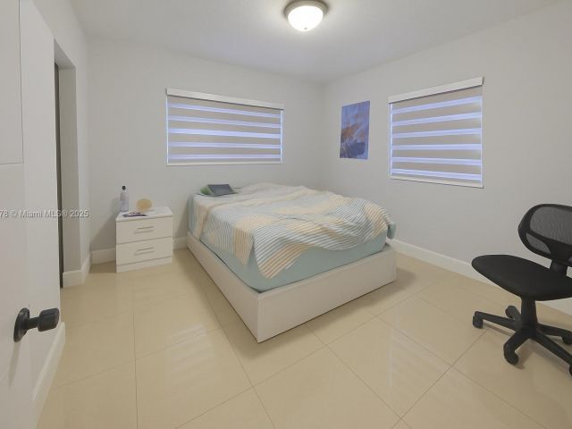 Продажа дома по адресу 1320 NW 179th Ter - фото 6256868