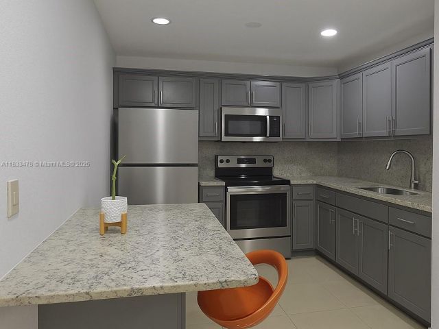 Продажа дома по адресу 1320 NW 179th Ter - фото 6256872