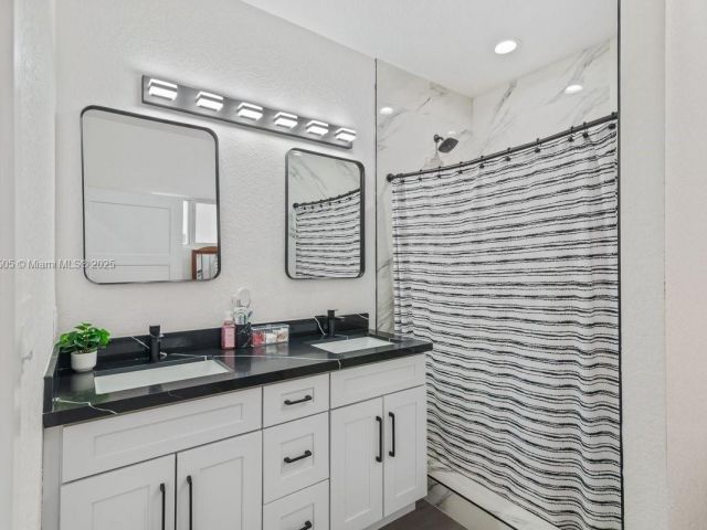 Продажа дома по адресу 1941 NW 151st St - фото 6256850