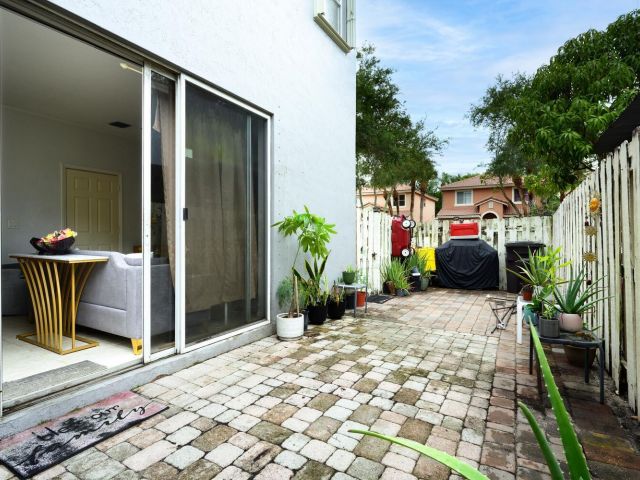 Продажа дома по адресу 4043 Lake Tahoe Circle - фото 6281991