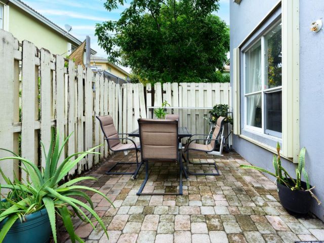 Продажа дома по адресу 4043 Lake Tahoe Circle - фото 6281992