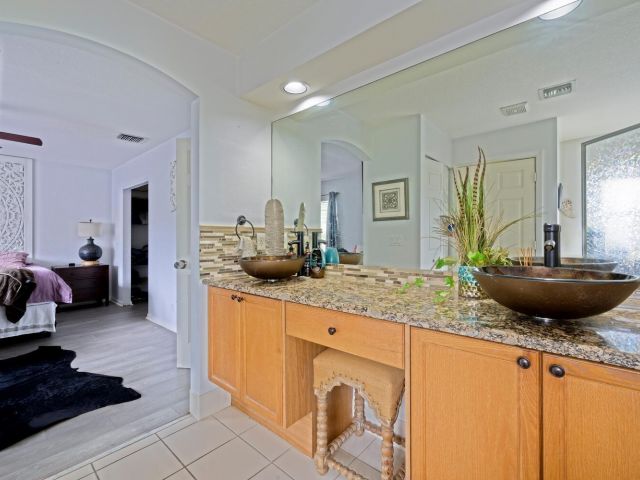 Продажа дома по адресу 4043 Lake Tahoe Circle - фото 6281997