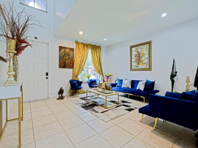 Продажа дома по адресу 4043 Lake Tahoe Circle - фото 6282006