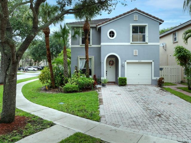 Продажа дома по адресу 4043 Lake Tahoe Circle - фото 6282009