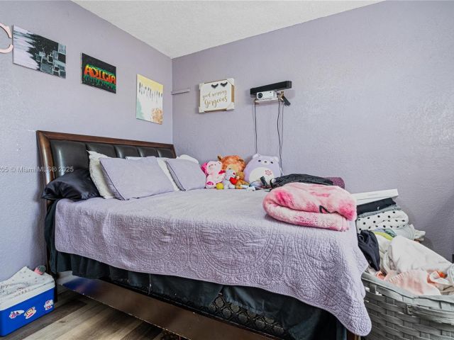 Продажа дома по адресу 1300 NE 203rd St - фото 6255671