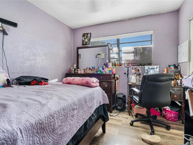 Продажа дома по адресу 1300 NE 203rd St - фото 6255672