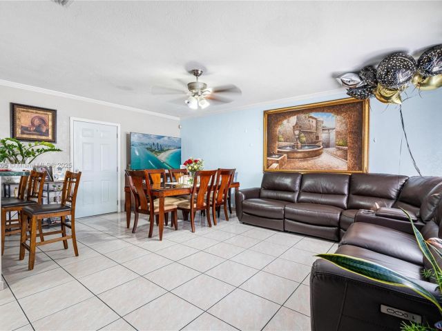 Продажа дома по адресу 1300 NE 203rd St - фото 6255675