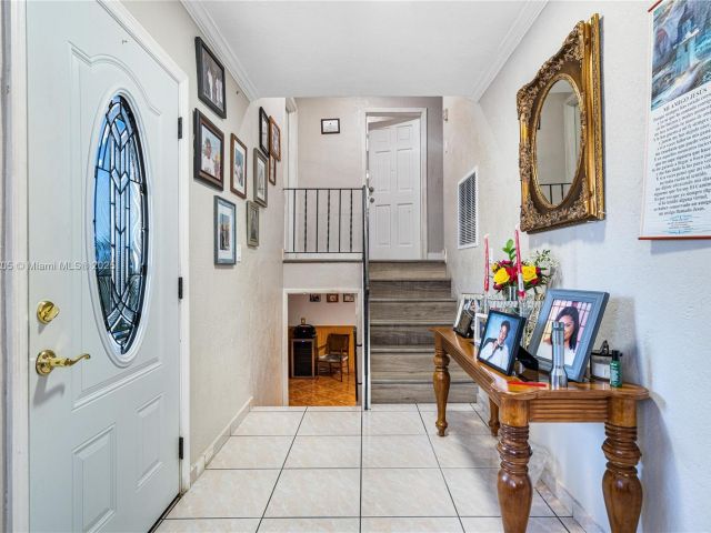 Продажа дома по адресу 1300 NE 203rd St - фото 6255680