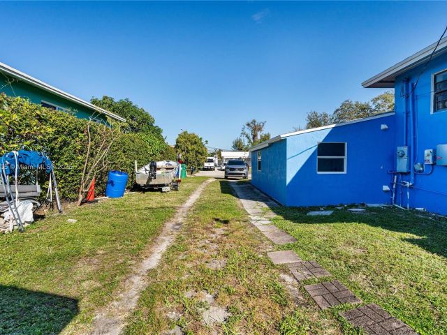 Продажа дома по адресу 1300 NE 203rd St - фото 6255681