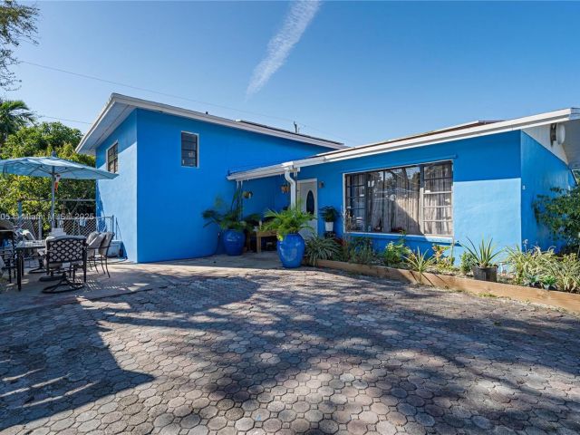 Продажа дома по адресу 1300 NE 203rd St - фото 6255684