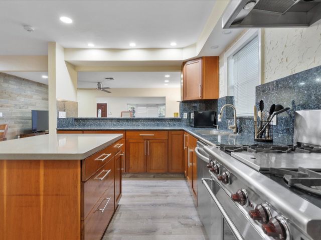 Продажа дома по адресу 1359 Washington Street - фото 6257204